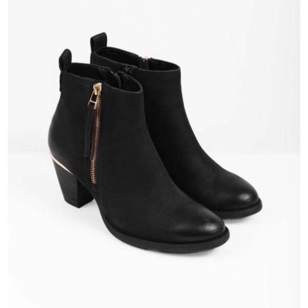 Steve Madden Zip Black Suede Bootie